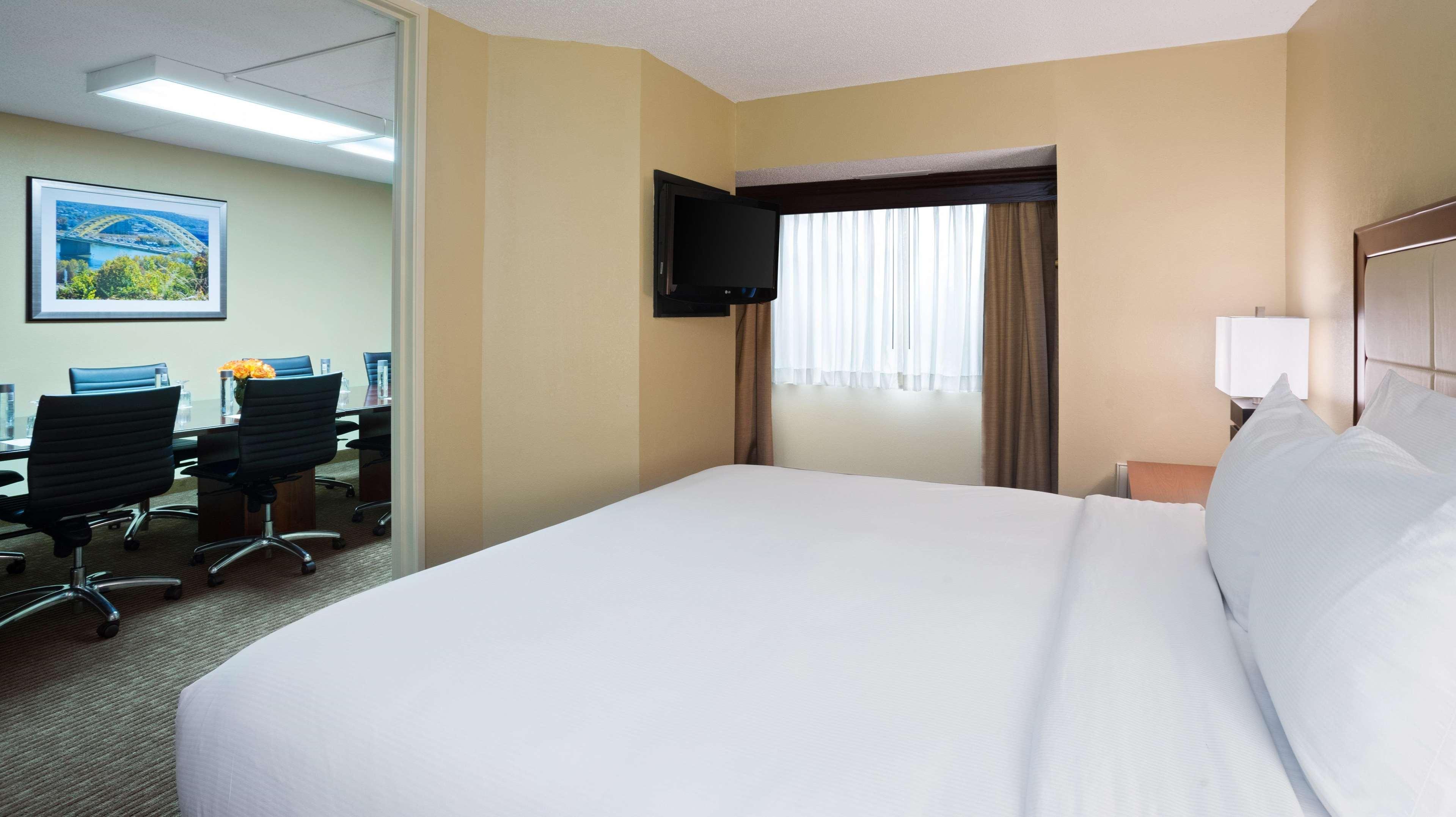 Doubletree Suites By Hilton Hotel Cincinnati - Blue Ash Sharonville Esterno foto