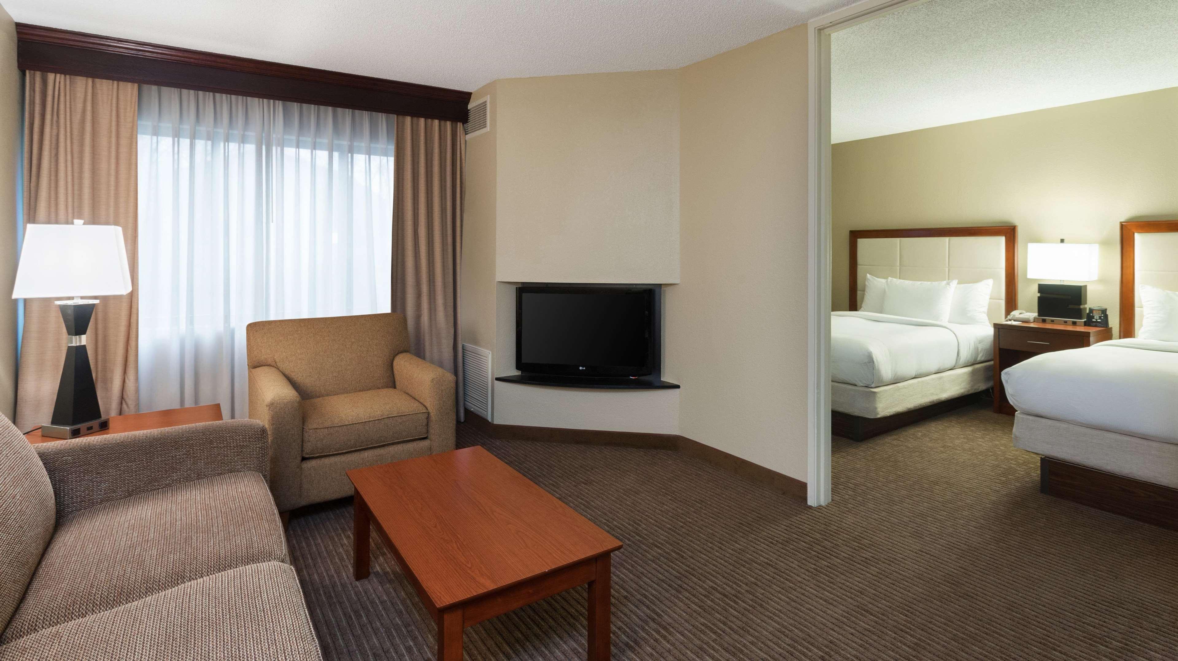 Doubletree Suites By Hilton Hotel Cincinnati - Blue Ash Sharonville Esterno foto