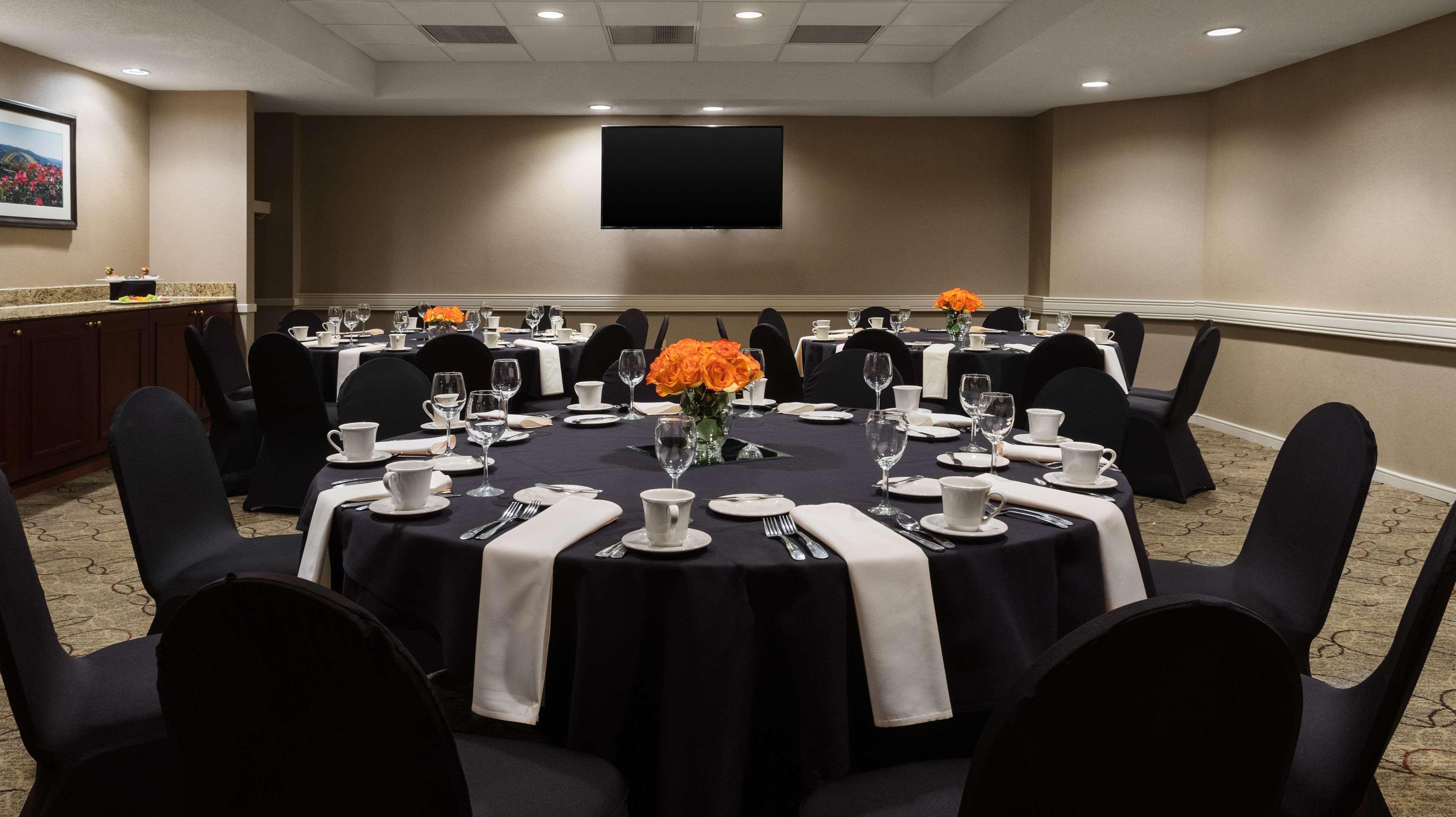 Doubletree Suites By Hilton Hotel Cincinnati - Blue Ash Sharonville Esterno foto