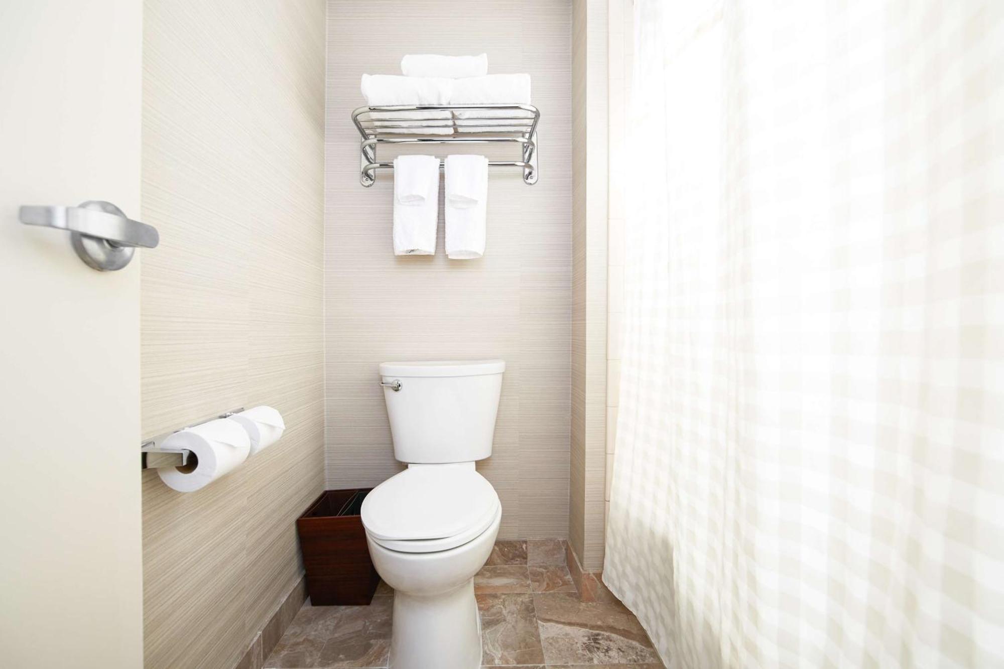 Doubletree Suites By Hilton Hotel Cincinnati - Blue Ash Sharonville Esterno foto