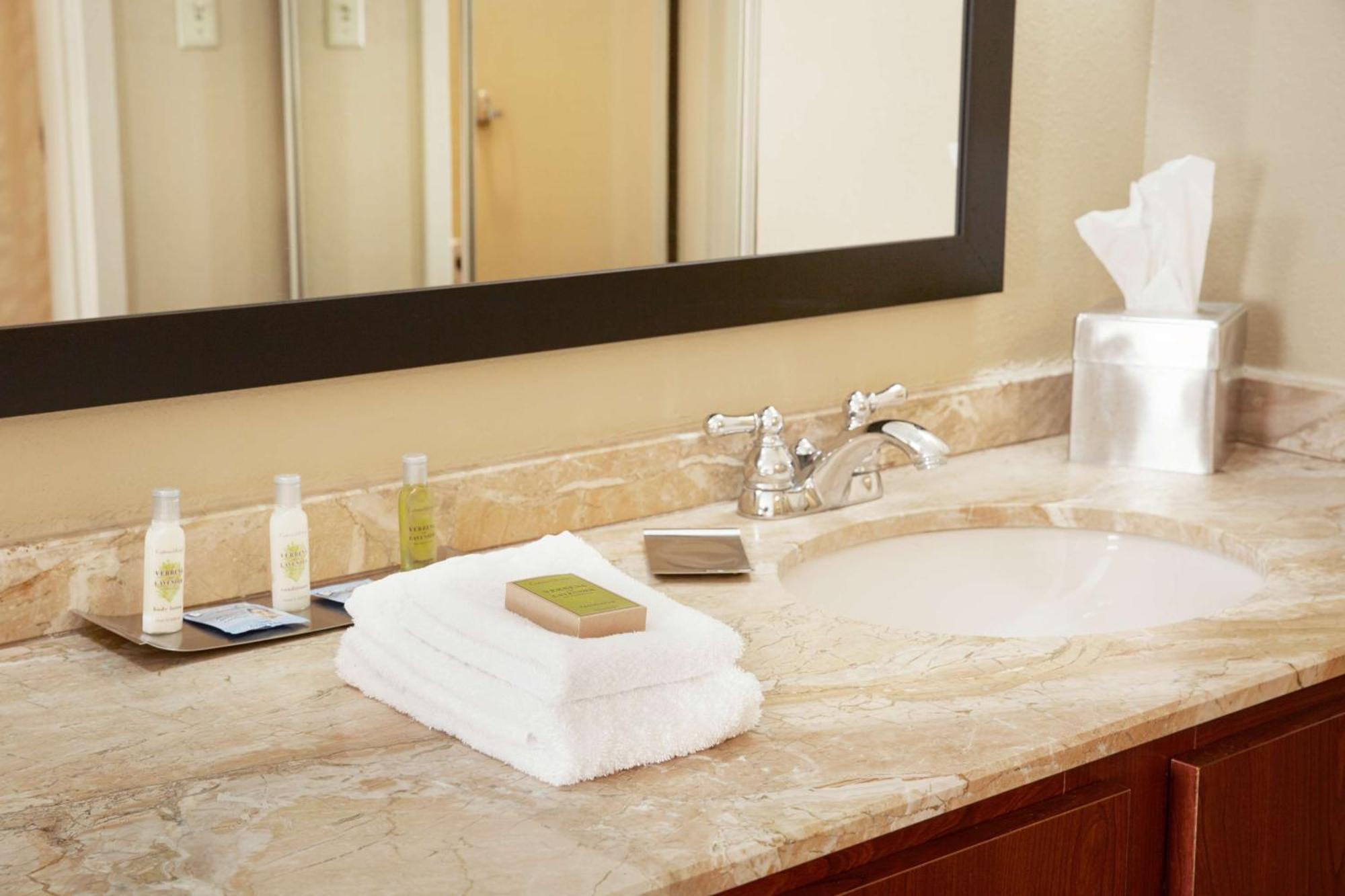 Doubletree Suites By Hilton Hotel Cincinnati - Blue Ash Sharonville Esterno foto