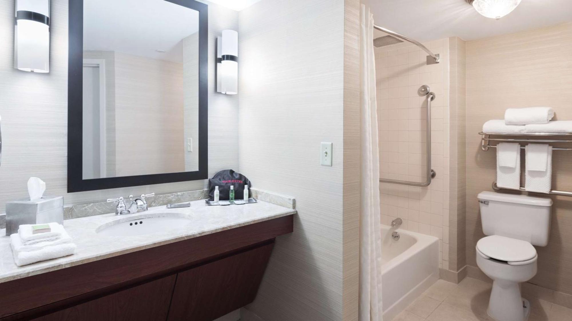 Doubletree Suites By Hilton Hotel Cincinnati - Blue Ash Sharonville Esterno foto