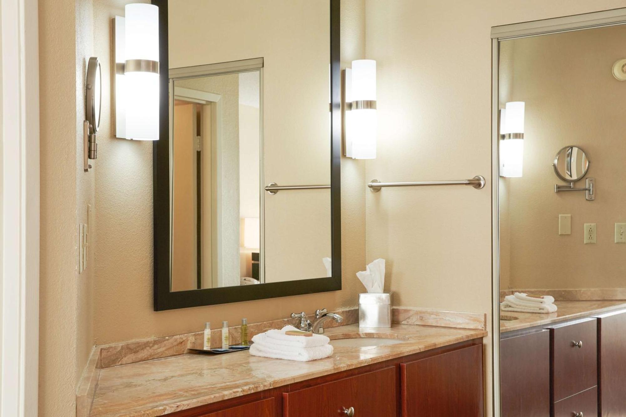 Doubletree Suites By Hilton Hotel Cincinnati - Blue Ash Sharonville Esterno foto