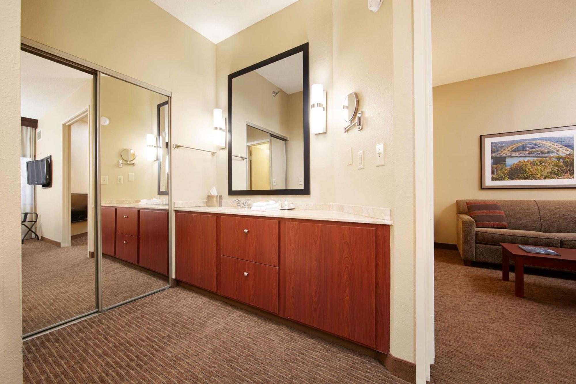 Doubletree Suites By Hilton Hotel Cincinnati - Blue Ash Sharonville Esterno foto